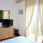 Eleni * Kómboi