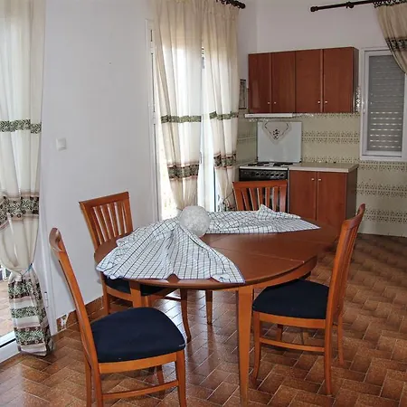 Apartament Eleni *