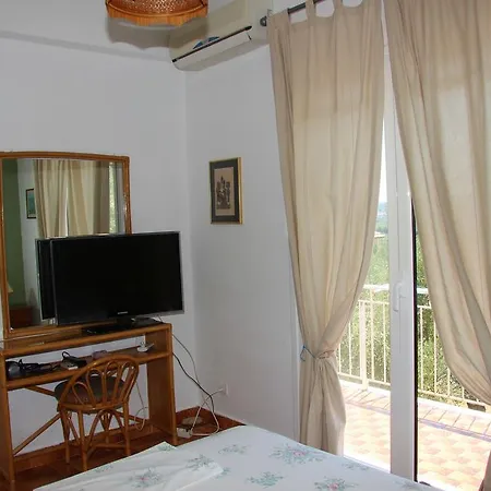 Eleni Appartamento Kómboi