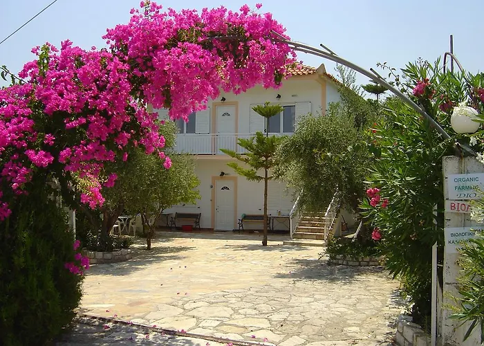 Eleni Houses Kómboi