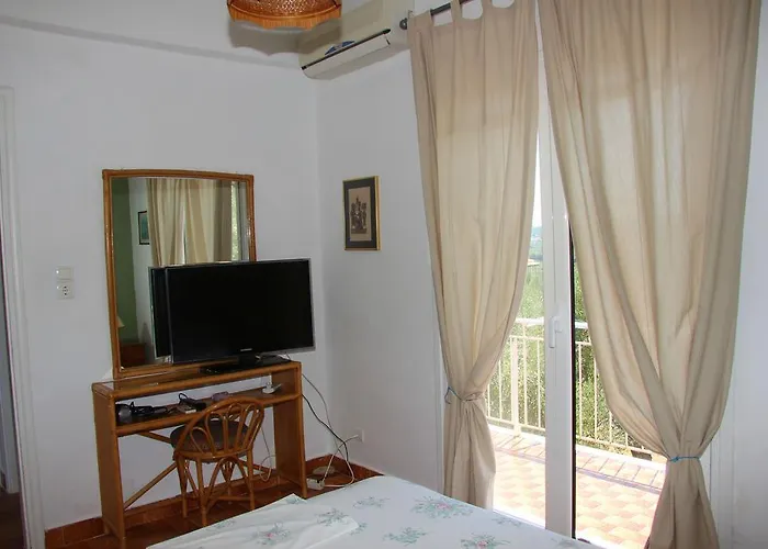 Eleni Apartmán Kómboi